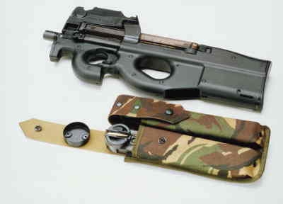 FN  P90 в комплекте с подсумком и запасными магазинами