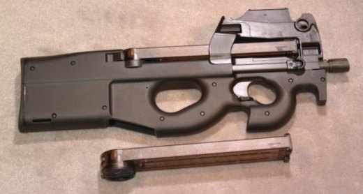 FN  P90 с запасным магазином